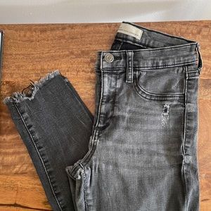 Gap inner leggings faded grey denim wash with raw hems women’s Sz 27 regular